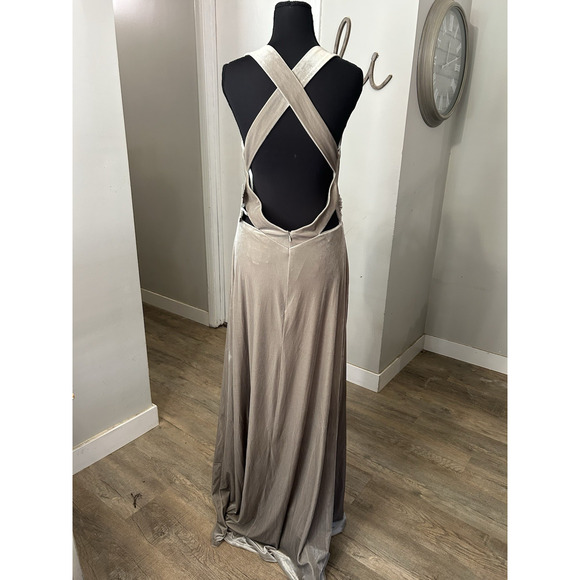 $229 NWT Revelry Dylan Velvet Bridesmaid Dress Silver Sage Maxi 46 in Size 10 - Picture 4 of 10